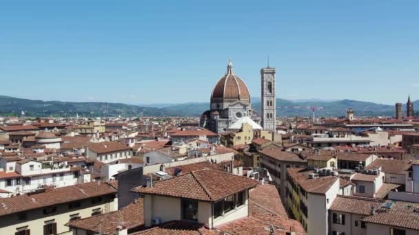 Voando Sobre Edifícios Residenciais Para Catedral Florença Torre Sino Giotto — Vídeo de Stock