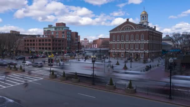 Boston Şehir Merkezindeki Belediye Binası Meydanı Nda Faneuil Hall Ziyaretçi — Stok video