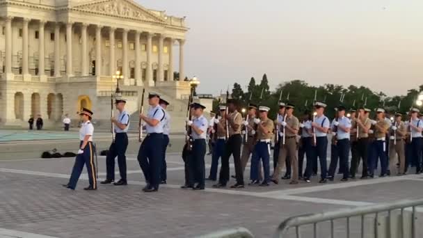 Soldado Militar Dos Eua Marcha Cerimônia Fúnebre Presidencial Prédio Capitólio — Vídeo de Stock