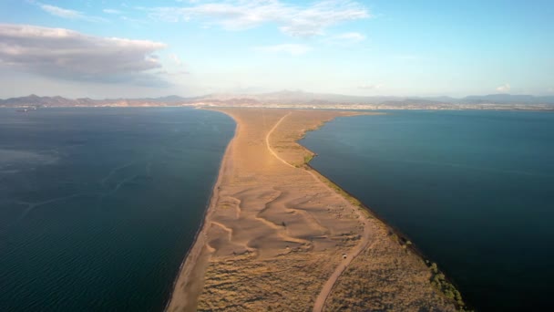 通往墨西哥Baja California Sur Mexico Mogote沙丘沙地的公路的无人轨道拍摄 — 图库视频影像