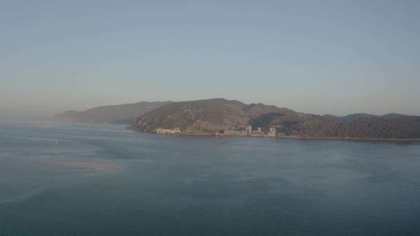 Río Montaña Con Fuerte Santiago Outo Arrabida — Vídeos de Stock