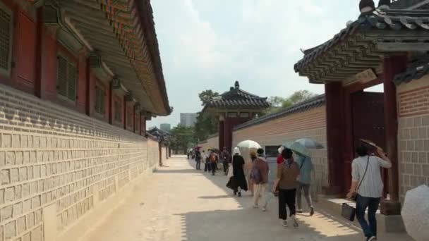 Güney Kore Deki Gyeongbokgung Sarayı Ndaki Gyeonghoeru Pavyonu Nun Kapısında — Stok video