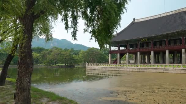 Güney Kore Seul Deki Gyeongbokgung Sarayı Nda Yapay Göl Gyeonghoeru — Stok video