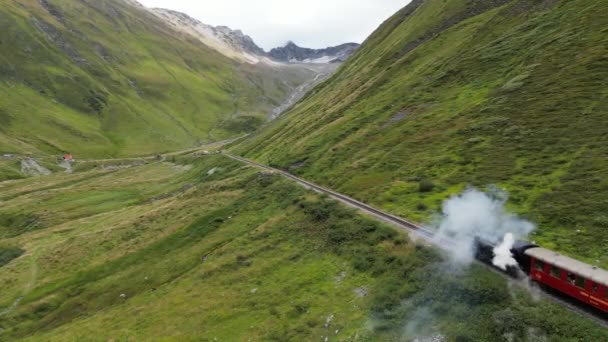 Antigo Trem Vapor Passa Por Passo Nas Montanhas Suíças Motor — Vídeo de Stock