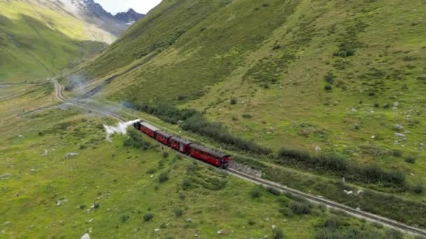 Viejo Ferrocarril Vapor Pasa Por Encima Pista Montaña Los Alpes — Vídeos de Stock