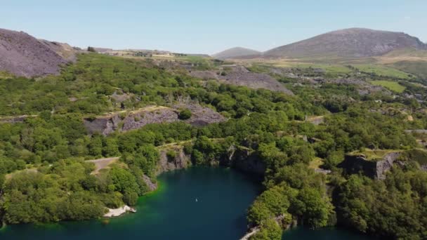 Widok Lotu Ptaka Dorothea Łupek Kopalni Ruiny Lasów Dolinie Snowdonia — Wideo stockowe