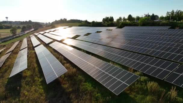 Panneau Solaire Lumière Soleil Reflète Heure Dorée Vue Aérienne Énergie — Video