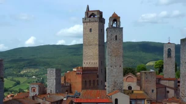 意大利中北部托斯卡纳锡耶纳省的San Gimignano Bell Towers 空降飞行员中枪 — 图库视频影像