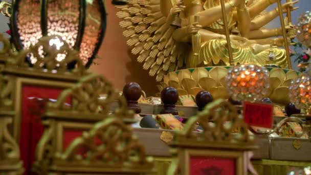 Golden Guanyin Buddha Μέσα Στο Βουδιστικό Ναό Chung Tian Στο — Αρχείο Βίντεο