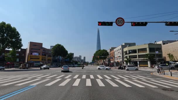 Sürücünün Pov Seul Kavşağı Nda Kırmızı Trafik Işığı Sinyal Arka — Stok video