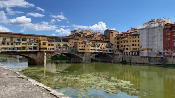 Vista Lateral Del Puente Medieval Ponte Vecchio Florencia Italia Con — Vídeo de stock