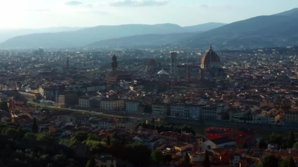 Drone Volar Sobre Paisaje Ciudad Florencia Con Histórico Duomo Monumentos — Vídeos de Stock