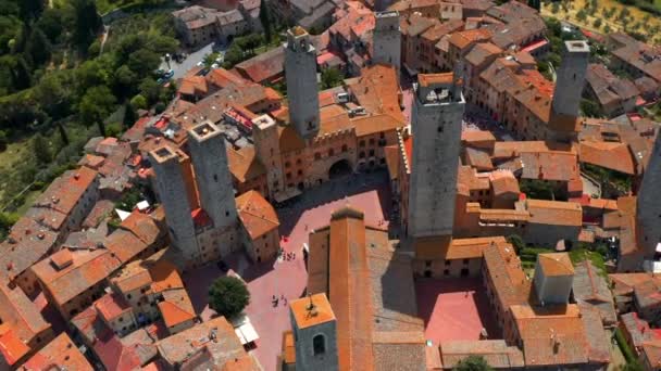 意大利托斯卡纳市锡耶纳市的San Gimignano镇广场的空中景观 无人驾驶飞机射击 — 图库视频影像