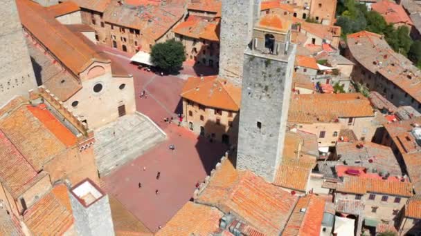 Luchtdrone View People Piazza Del Duomo San Gimignano Provincie Siena — Stockvideo