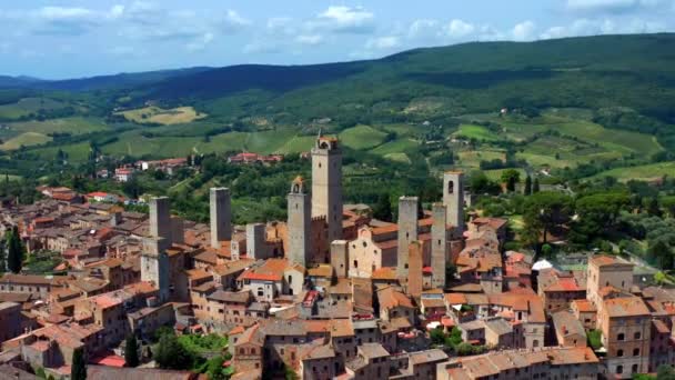 意大利城市San Gimignano的空中景观 白天有中世纪的房子和塔楼 — 图库视频影像
