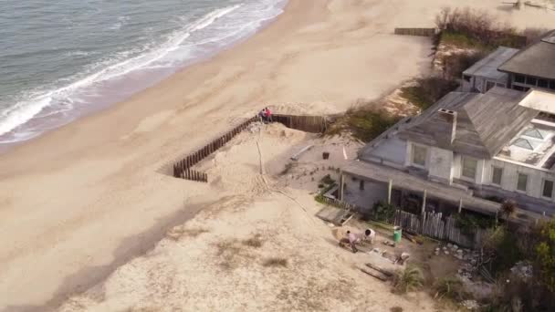 Letecký Snímek Dělníků Vyrábějících Nový Plážový Dům Pláži José Ignacio — Stock video