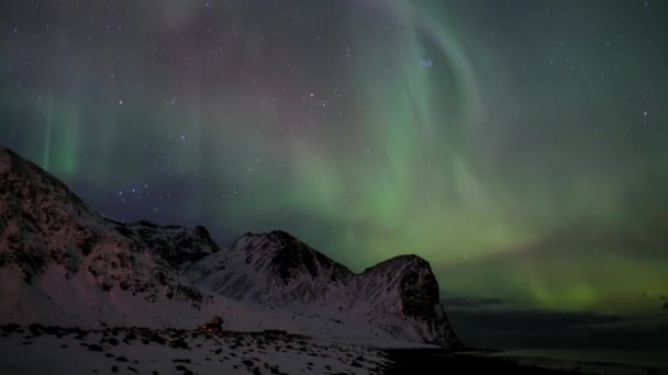 Kuzey Norveç Dağ Üzerindeki Titreşimli Aurora Borealis Zaman Çizelgesi — Stok video