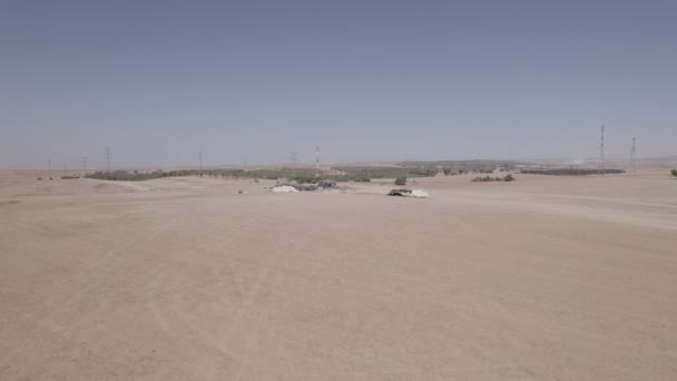 Namioty Beduińskie Suchym Odległym Obszarze Suchym Polu Piaskowym Poza Siecią — Wideo stockowe