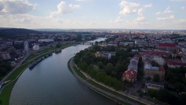 Flygflygning Över Floden Vistula Och Historiska Staden Krakow Polen Med — Stockvideo