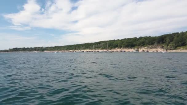 Vista Aérea Baja Altitud Sobre Superficie Acuática Del Lago Erie — Vídeos de Stock