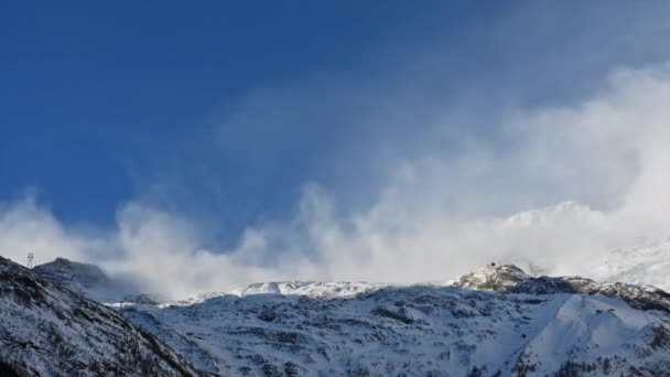 Timelapse Een Bewegende Bewolkte Lucht Zwitserse Alpen Boven Besneeuwde Bergen — Stockvideo