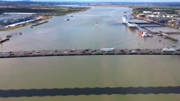 Dartford Qe2 Puente Colgante Que Cruza Río Támesis Vista Cercana — Vídeo de stock