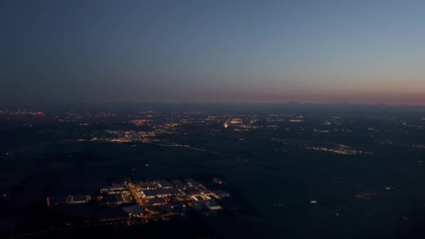 Unik Natt Pilot Synvinkel Tha Inflygning Till Milans Flygplats Landningsbana — Stockvideo