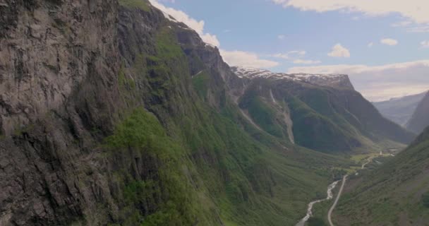 Quedas Mergulham Incrivelmente Dramática Montanha Vale Noruega Aéreo — Vídeo de Stock