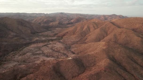 Vista Aérea Paisagem Majestosa Das Montanhas Acidentadas Vila Remota Arkaroola — Vídeo de Stock