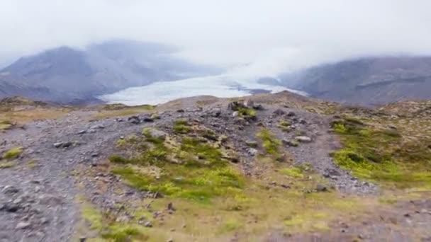 Mengungkapkan Tembakan Gletser Menyusut Islandia Pada Hari Berawan — Stok Video