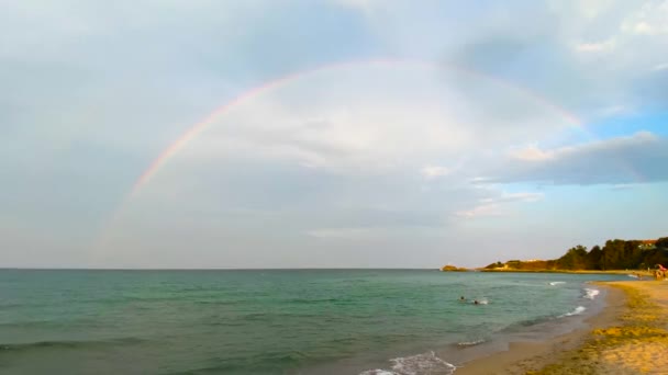 满满的彩虹掠过大海 — 图库视频影像