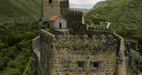 Aproxima Través Del Monumento Histórico Las Ruinas Fortaleza Khertvisi Meskheti — Vídeo de stock