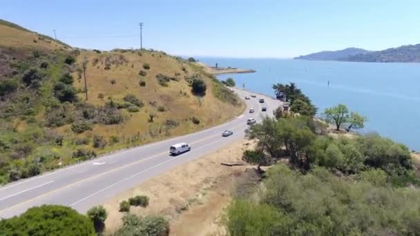 Letecký Pohled Pobřežní Dálnici Pak Stoupající Odhalit San Quentin Státní — Stock video