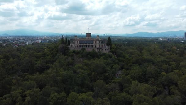 Luchtfoto Van Onderscheidend Middeleeuws Chapultepec Kasteel Het Hart Van Natuur — Stockvideo