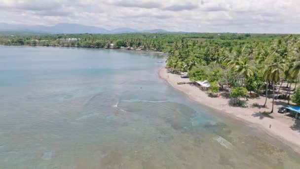 Survol Aérien Mer Transparente Des Caraïbes Avec Récifs Coralliens Rochers — Video
