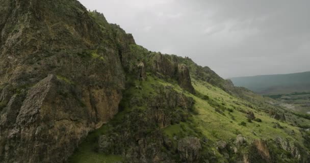 Naderen Rocky Mountains Tmogvi Fort Archeologische Site Georgië Luchtdrone Neergeschoten — Stockvideo