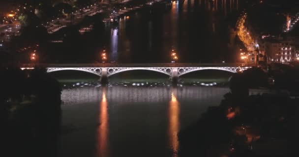 Aerial Wysoki Punkt Widzenia Mostu Triana Rzeki Sevilla Okna Drapacza — Wideo stockowe