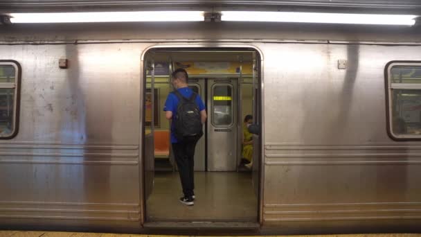 Slow Motion Beelden Een New York City Metrostation — Stockvideo