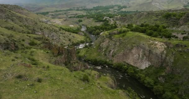 Scénický Pohled Řeku Kura Tekoucí Horách Blízkosti Pevnosti Tmogvi Archeologické — Stock video