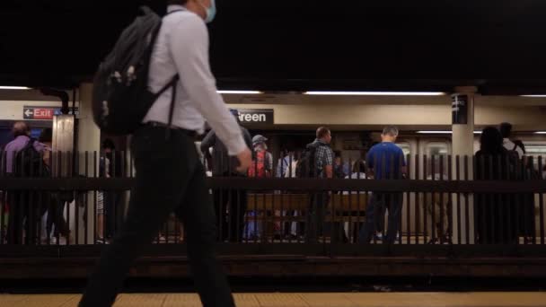 Zeitlupenaufnahmen Einer New Yorker Bahn Station — Stockvideo