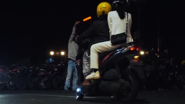 Magelang Indonesien Juli 2022 Indonesisk Parkeringsvagt Jobbet Styring Trafikken Motorcykler – Stock-video