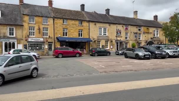 Cena Rua Centro Cidade Cotswolds Aldeia Moreton Marsh Inglaterra Reino — Vídeo de Stock