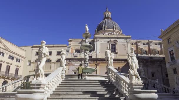 Peu Touristes Devant Fontana Pretoria Fontaine Prétorienne Dans Centre Palerme — Video