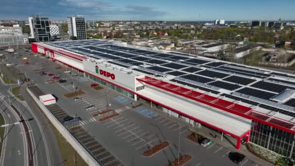 Drone Beelden Van Depo Shopping Mall Met Zonnepanelen Het Dak — Stockvideo