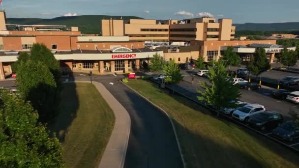 Nittany Lion Medical Center Ziekenhuis Penn State Onderwijs School Door — Stockvideo