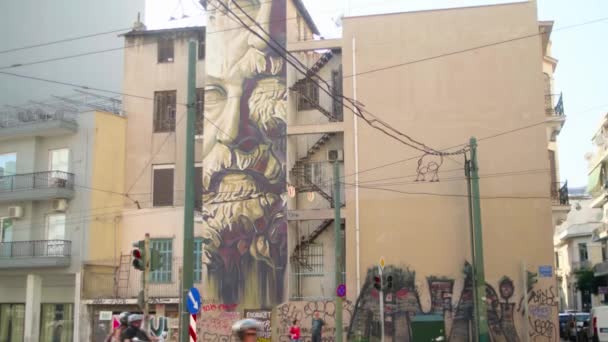 Stor Hög Väggmålning Gatukonst Grekisk Filosof Aten Grekland — Stockvideo