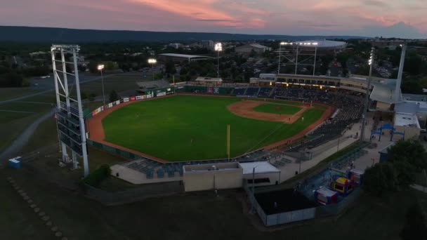 Бейсбольный Стадион Вечером Игра Университете Пенсильвании Красивое Небо Заката — стоковое видео