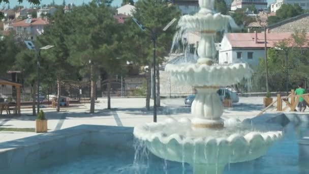哈普拉斯玻璃台面观景区的喷泉 — 图库视频影像