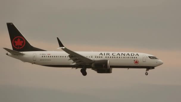 Air Canada Boeing 737 300 Max Kommer Slutlig Inflygning Och — Stockvideo