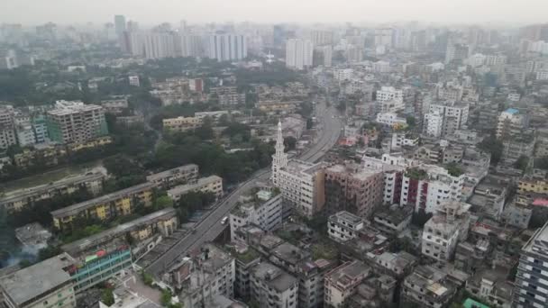 Vista Aerea Della Città Inquinata Con Autostrada Top Tracciamento Colpo — Video Stock